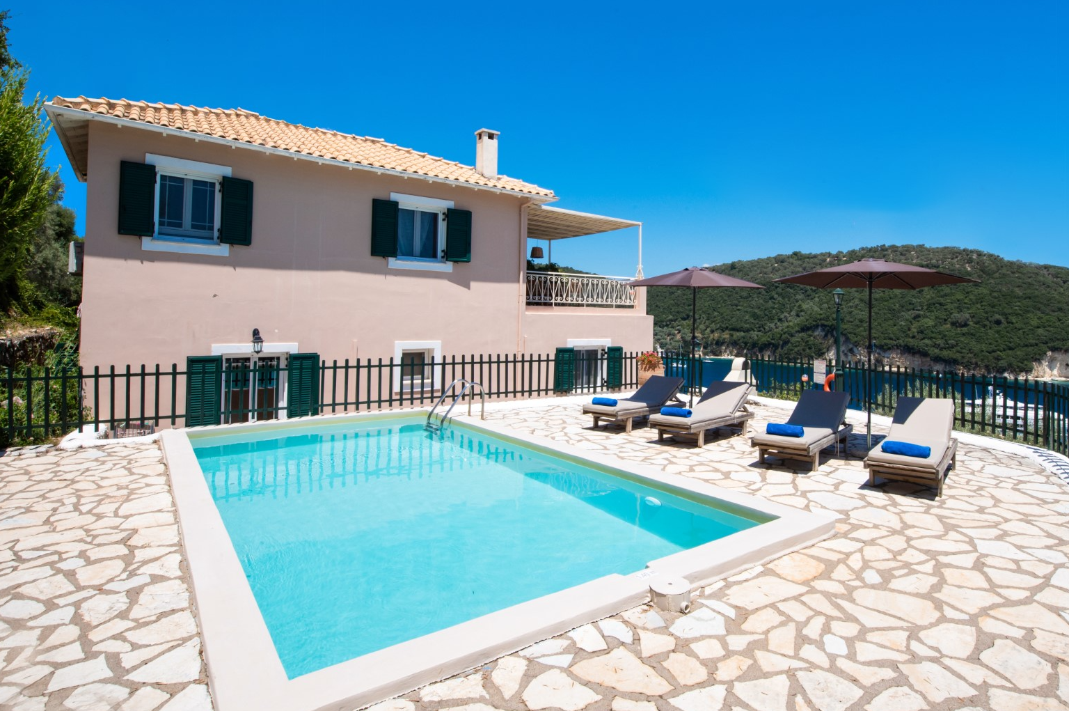 Villa AKRO
